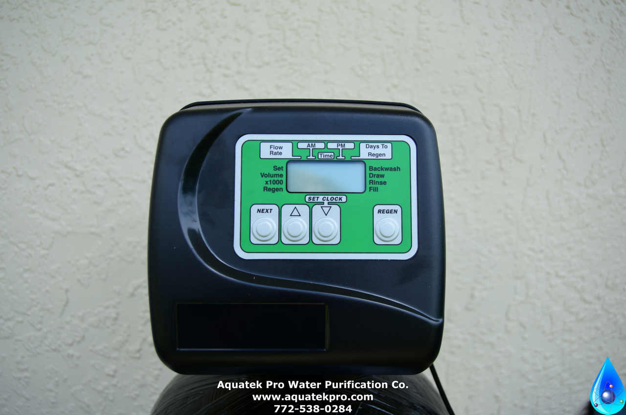 Pro 1000 series whole house carbon filter with solar powered control valve